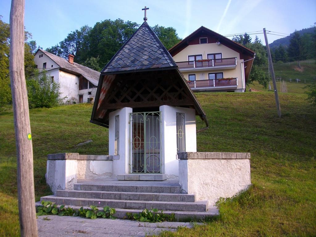 Gostilna Pension Blegos Poljane nad Škofjo Loko المظهر الخارجي الصورة