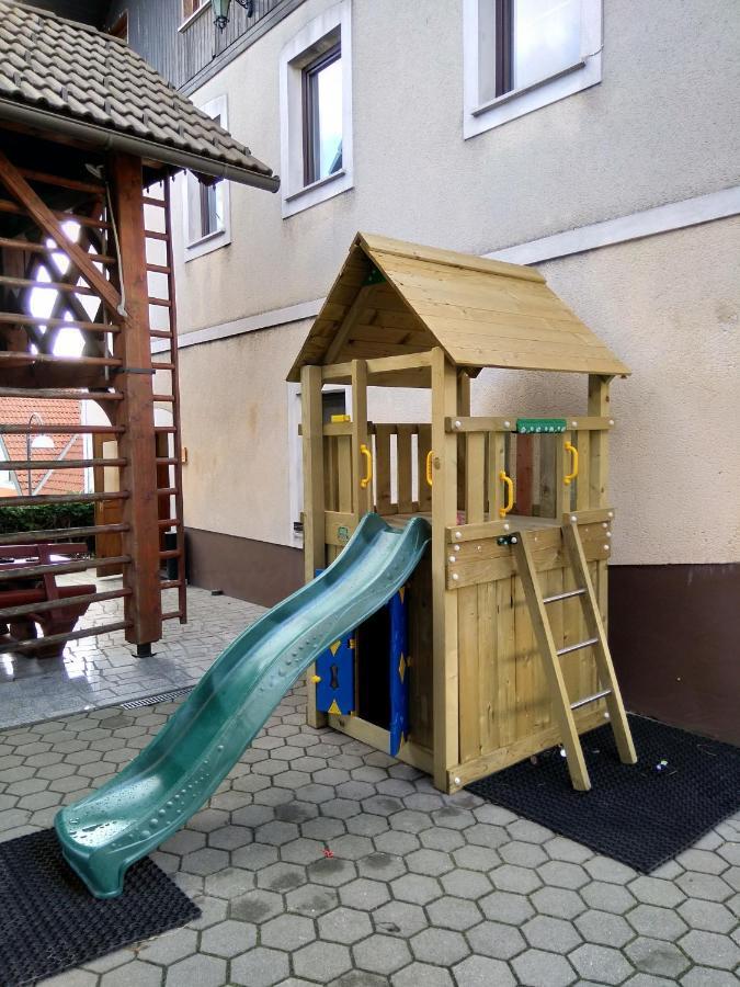 Gostilna Pension Blegos Poljane nad Škofjo Loko المظهر الخارجي الصورة